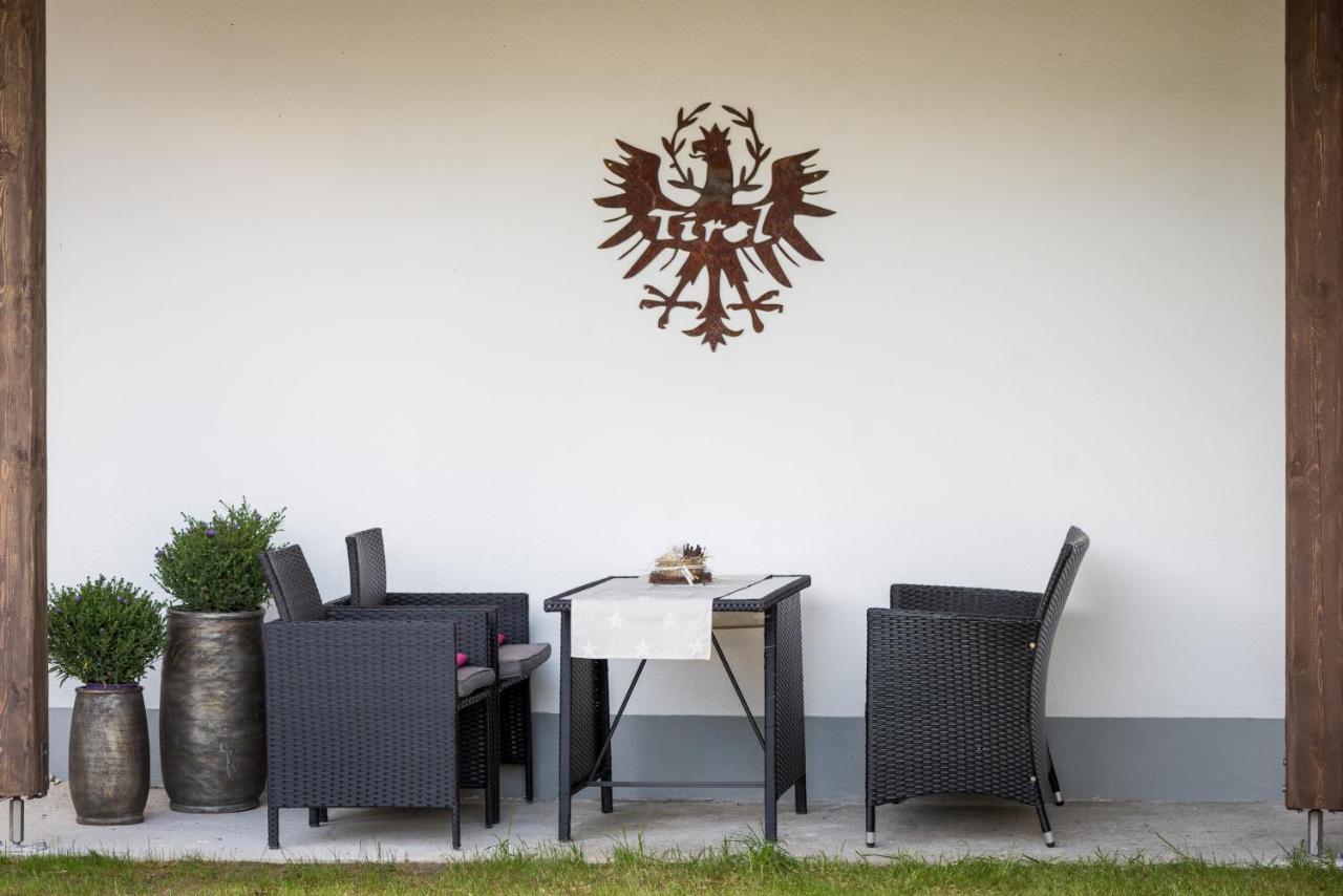 Ninas Residenzerl Apartment Kolsassberg Bagian luar foto